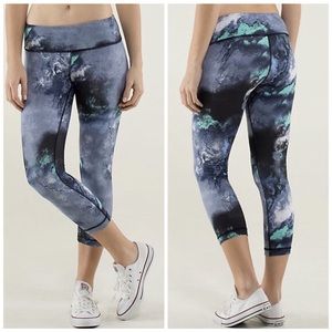 Lululemon wunder under crop galaxy - size 6
